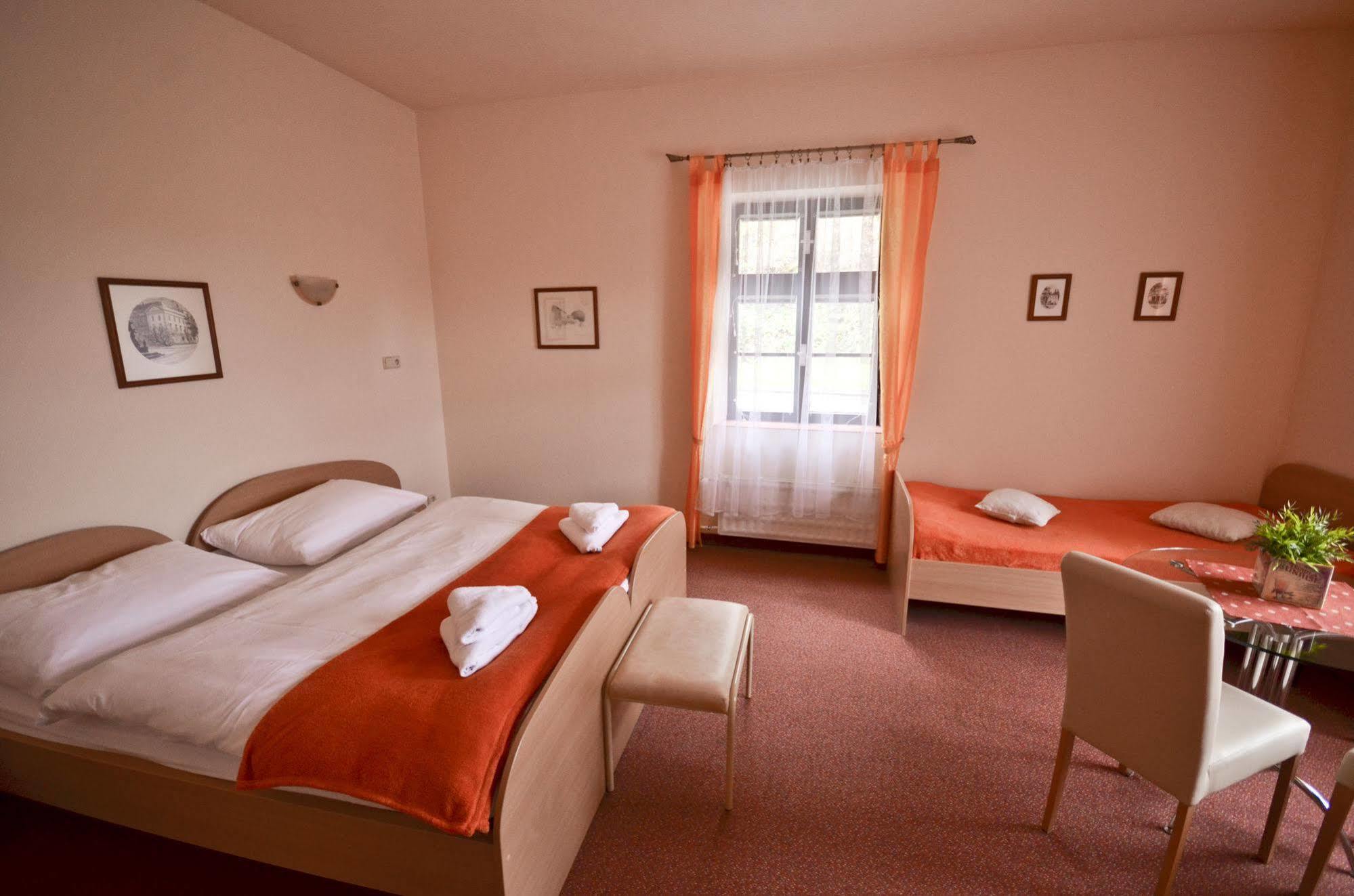 Hotel Paradies Τέπλιτσε Εξωτερικό φωτογραφία
